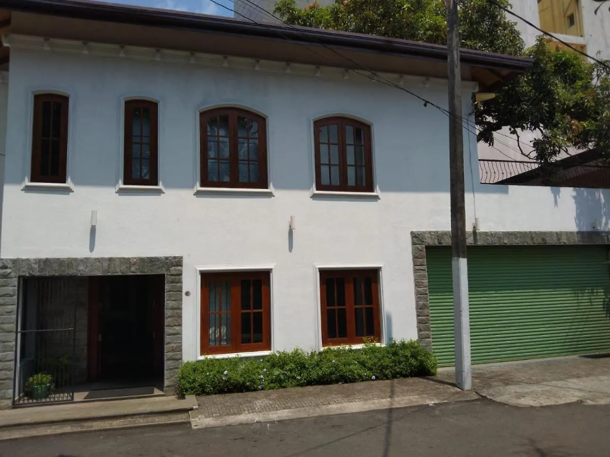 Ellen\u2019s Place Colombo Hotel