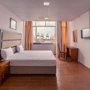  Hotel Metro Port
