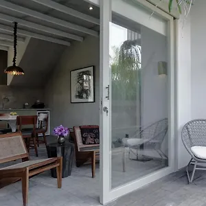 O 3*, Seminyak Indonesien